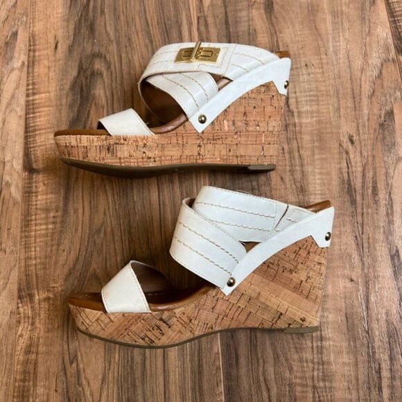 Tommy Hilfiger size 6 M wedges - Picture 3 of 6